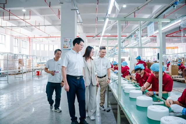 “看鉴环球品牌”走进olayks立时解码素简美学背后的“匠心质造”(图4)