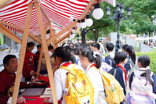 “历博雅韵·银龄暖东”：南京东路街道敬老月主题活动(图2)