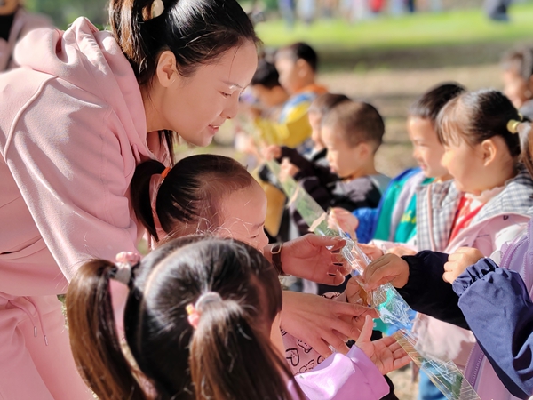 固镇县实验幼儿园教育集团开展秋游主题活动(图2)