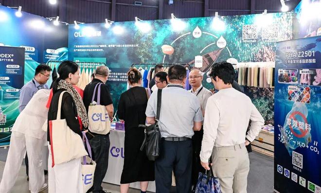 时装周洞察｜设计、科技与模式重构：中国国际时装周创新三重奏(图1)