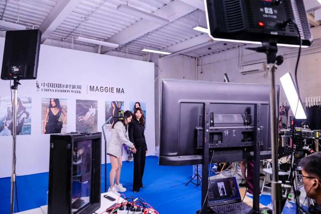 时装周洞察｜设计、科技与模式重构：中国国际时装周创新三重奏(图8)