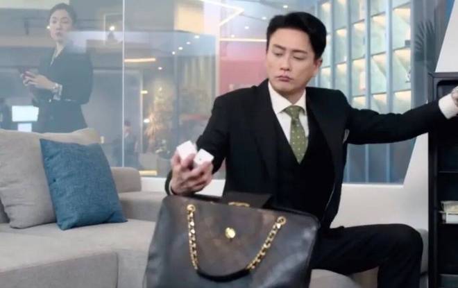 黄宗泽奢包运奶被玩梗热剧营销又“进化”了(图1)