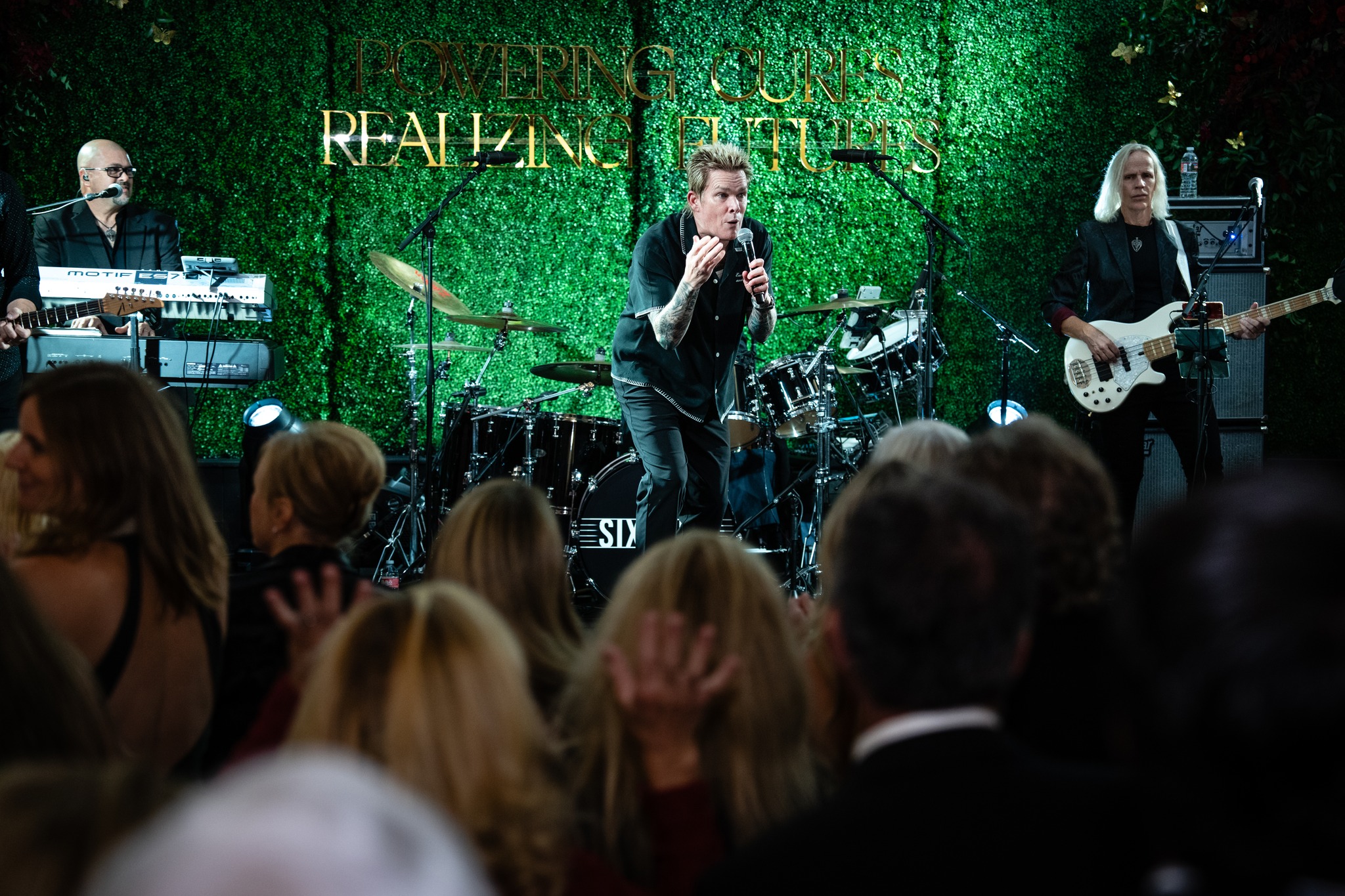 上海梦赛服装设计旗下品牌Purmulti亮相慈善晚宴(图2)