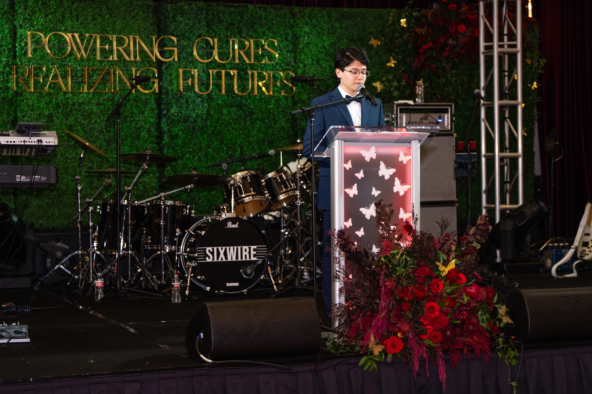 上海梦赛服装设计旗下品牌Purmulti亮相慈善晚宴(图1)