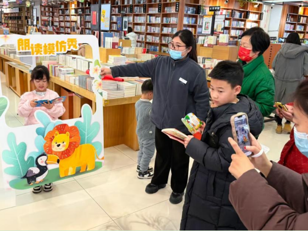 安徽新华书店开展“冬藏经典”主题文化活动(图1)