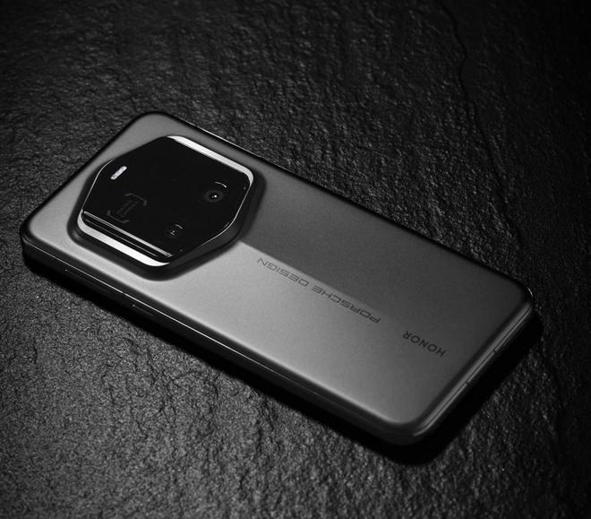 对标小米17Ultra！荣耀Magic8RSR再次被确认春节前发布(图2)