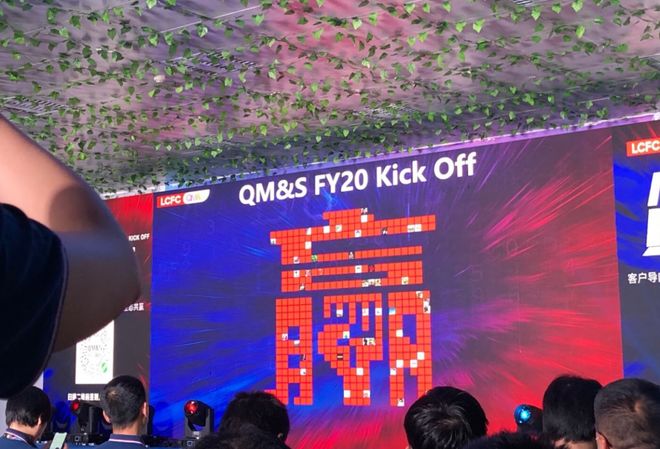 年会活动现场暖场环节怎么策划_年会烘气氛抽奖游戏有哪些？(图1)