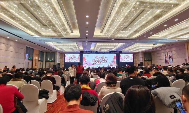 公司大型年会晚会活动策划完整方案及流程附暖场游戏推荐！(图1)