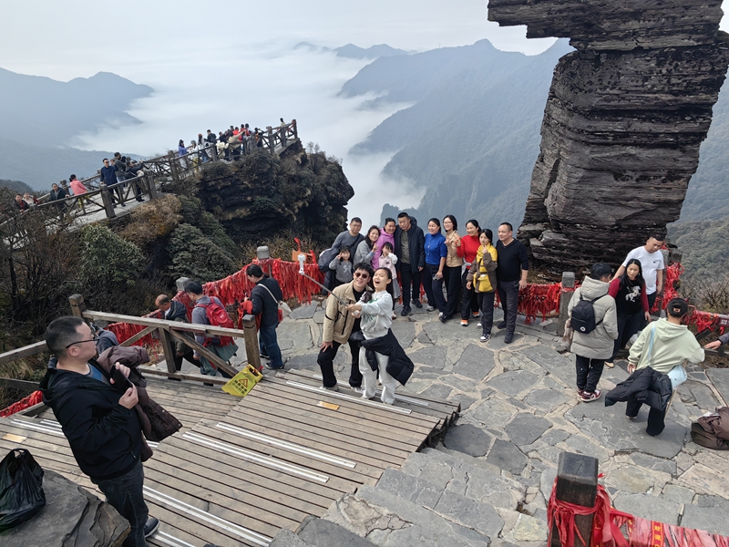 登高祈福迎新春贵州梵净山景区迎来春节首日旅游高峰(图3)