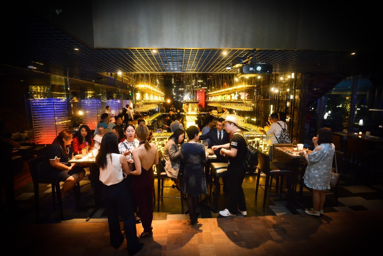 NewSocialGatheringSpaceEQUISOpens高端社交酒廊EQUIS启幕打造精致高雅生活方式(图3)