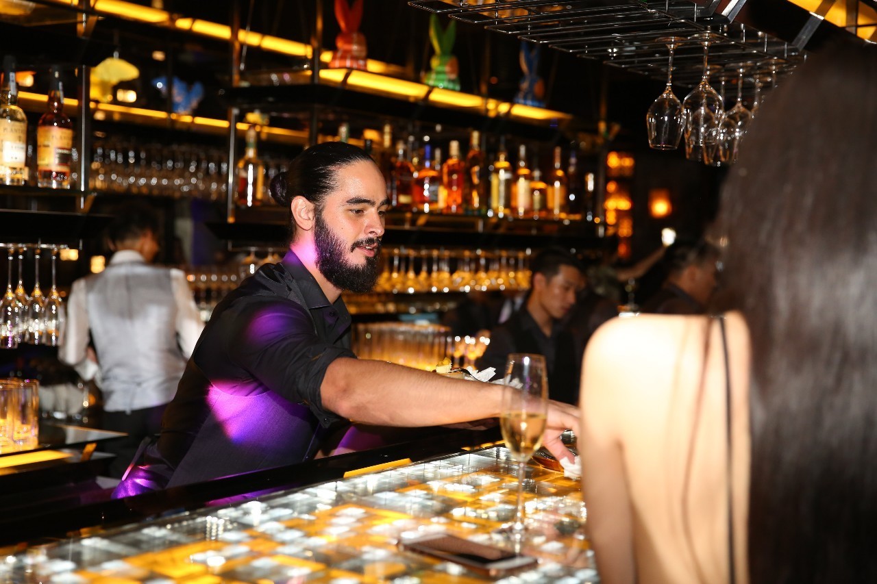 NewSocialGatheringSpaceEQUISOpens高端社交酒廊EQUIS启幕打造精致高雅生活方式(图6)