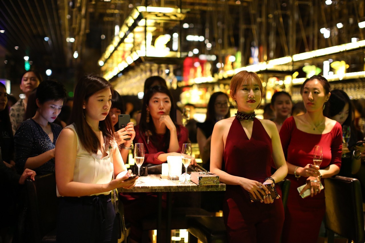 NewSocialGatheringSpaceEQUISOpens高端社交酒廊EQUIS启幕打造精致高雅生活方式(图2)