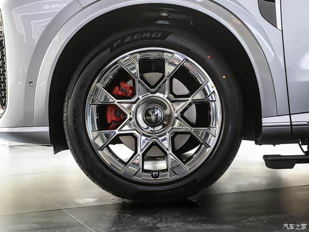 岚图泰山X8将于4月22日开启预售配896线激光雷达采用大五座布局(图4)