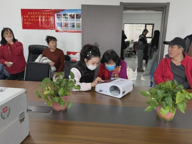 吉林市丰满区：开展义诊进社区活动(图1)