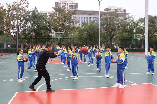陕西渭河小学男女篮球队在区级篮球赛中喜获佳绩(图4)